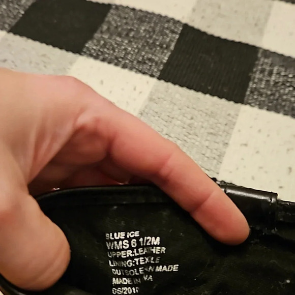 Kenneth Cole black booties, silver buttons, wedge heel, leather, sz 6.5 - Picture 5 of 5